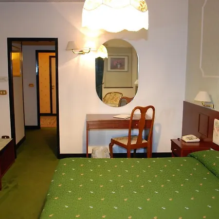 Royal Hotel 3*